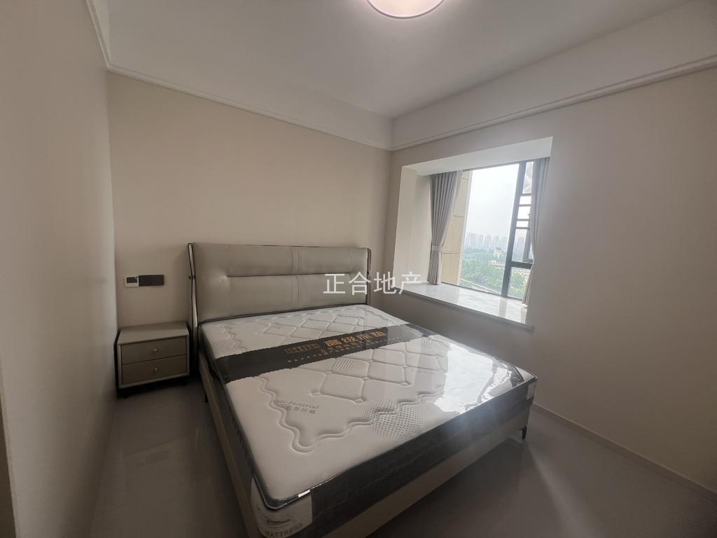 城南，御湖世家，精装三房二卫，电梯好楼层17楼，老证，证满二