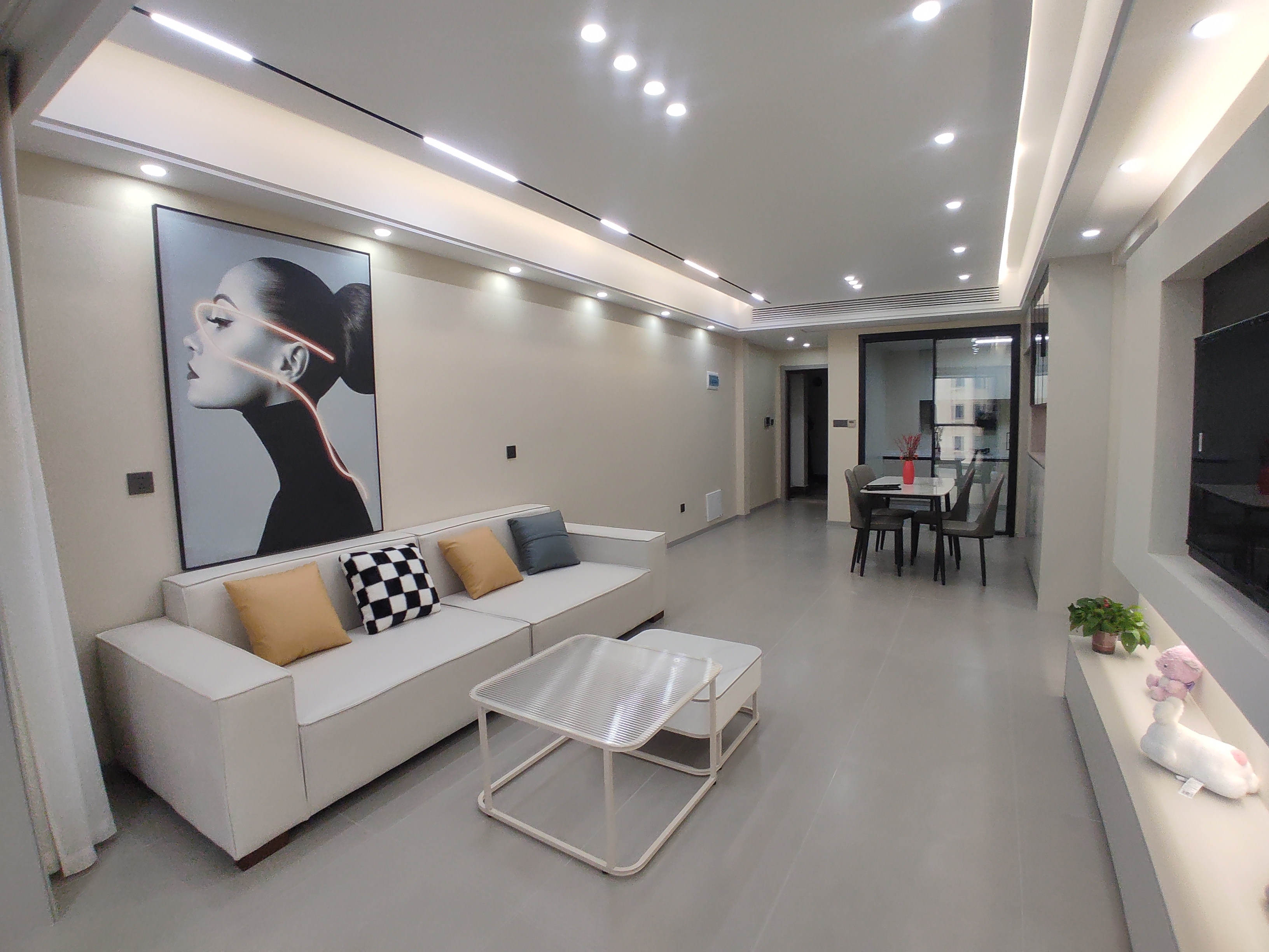 御湖世家全新精装三房阳光楼楼间距宽小区绿化覆盖广现房送车位