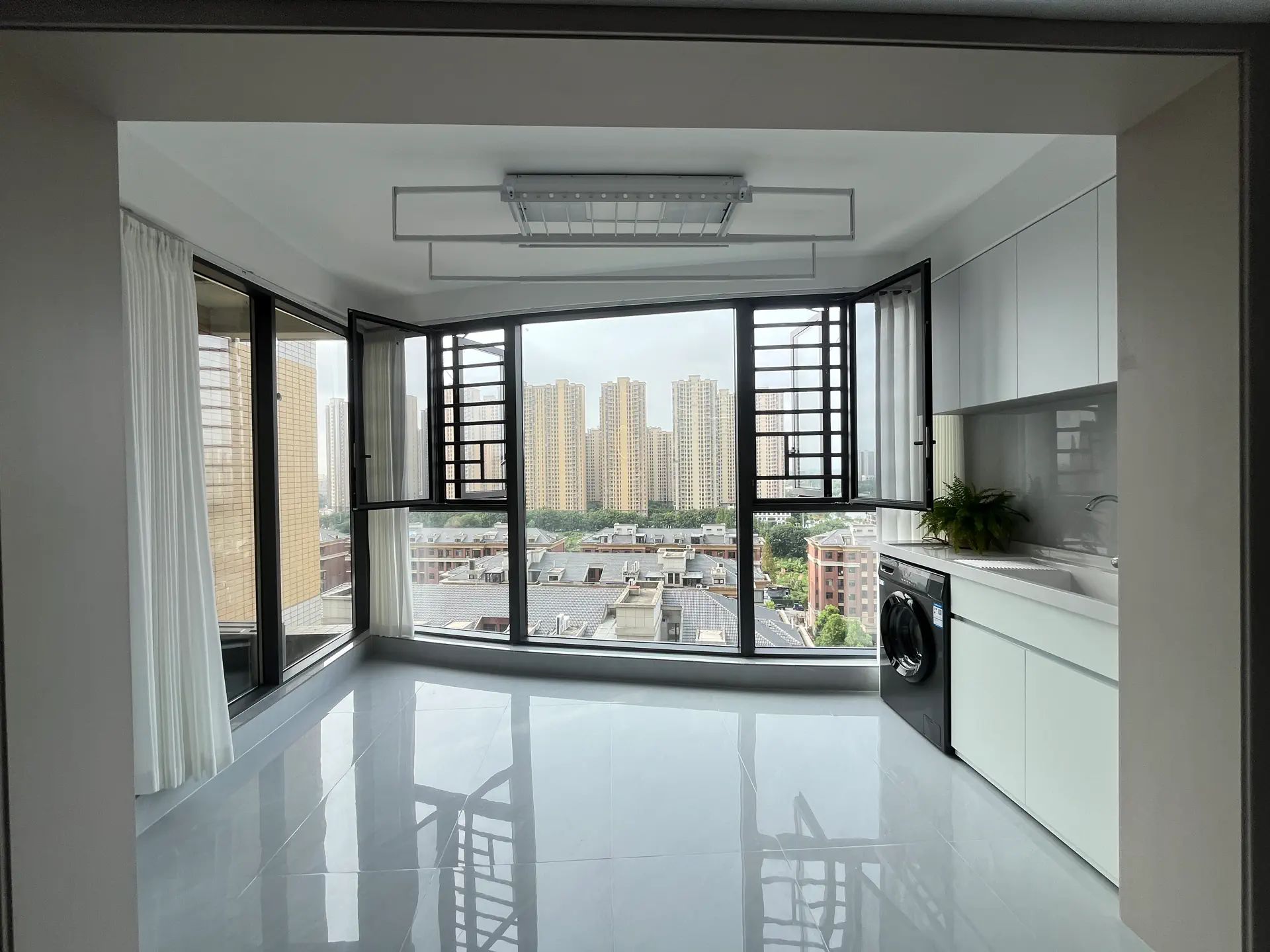 城南，沔阳公园旁，精装4房，电梯好楼层，南北通透，证满二