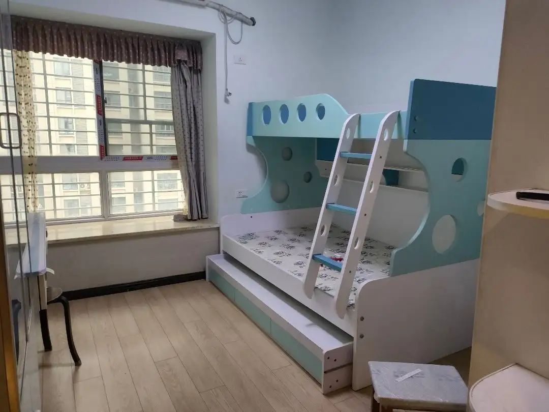 房东急售，新三中大门口，汉江景苑，精装3房2厅2卫，电梯小高层好楼层