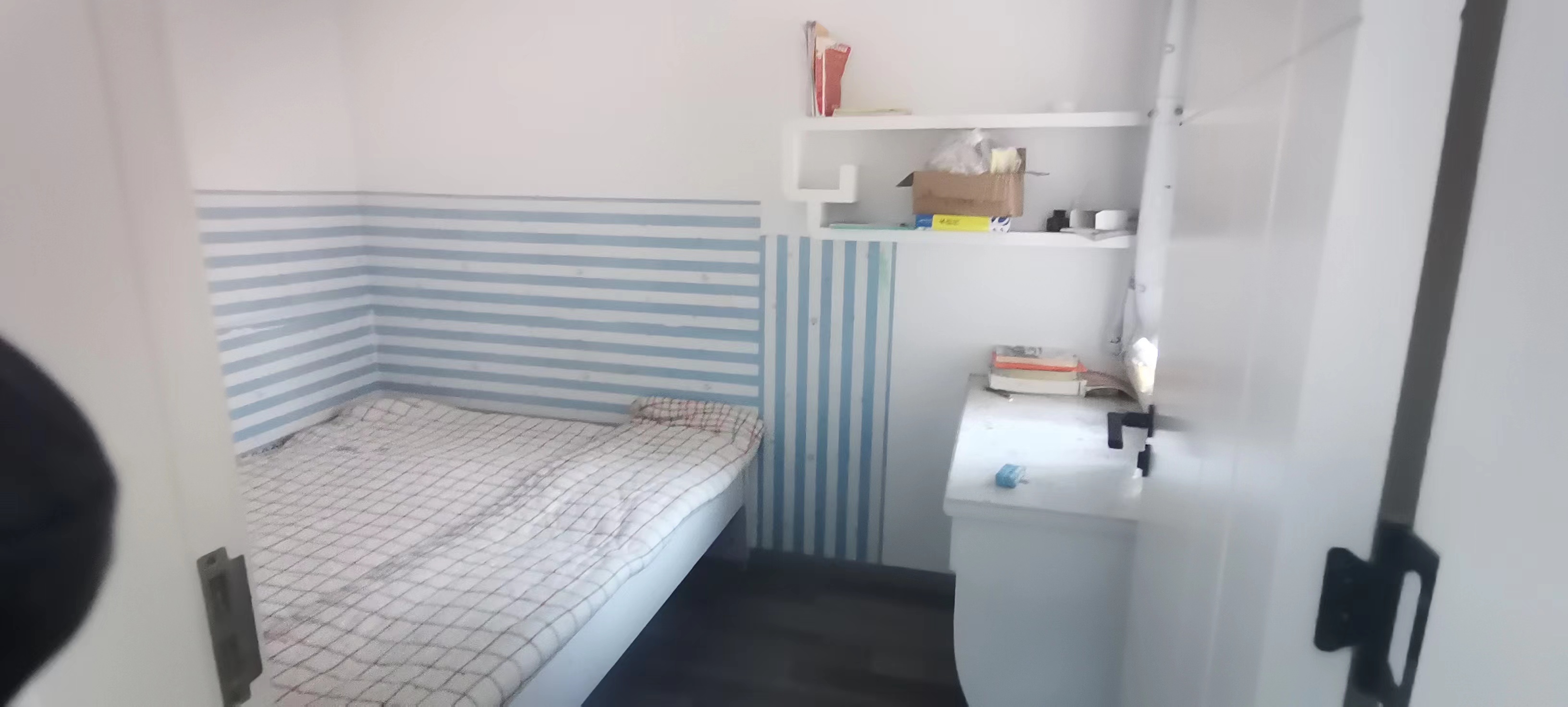 春江花园.精装三房.小区有出场好停车.房子成色新