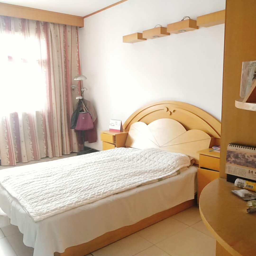 复州花园全新装修大三房中间楼层全新家电满五