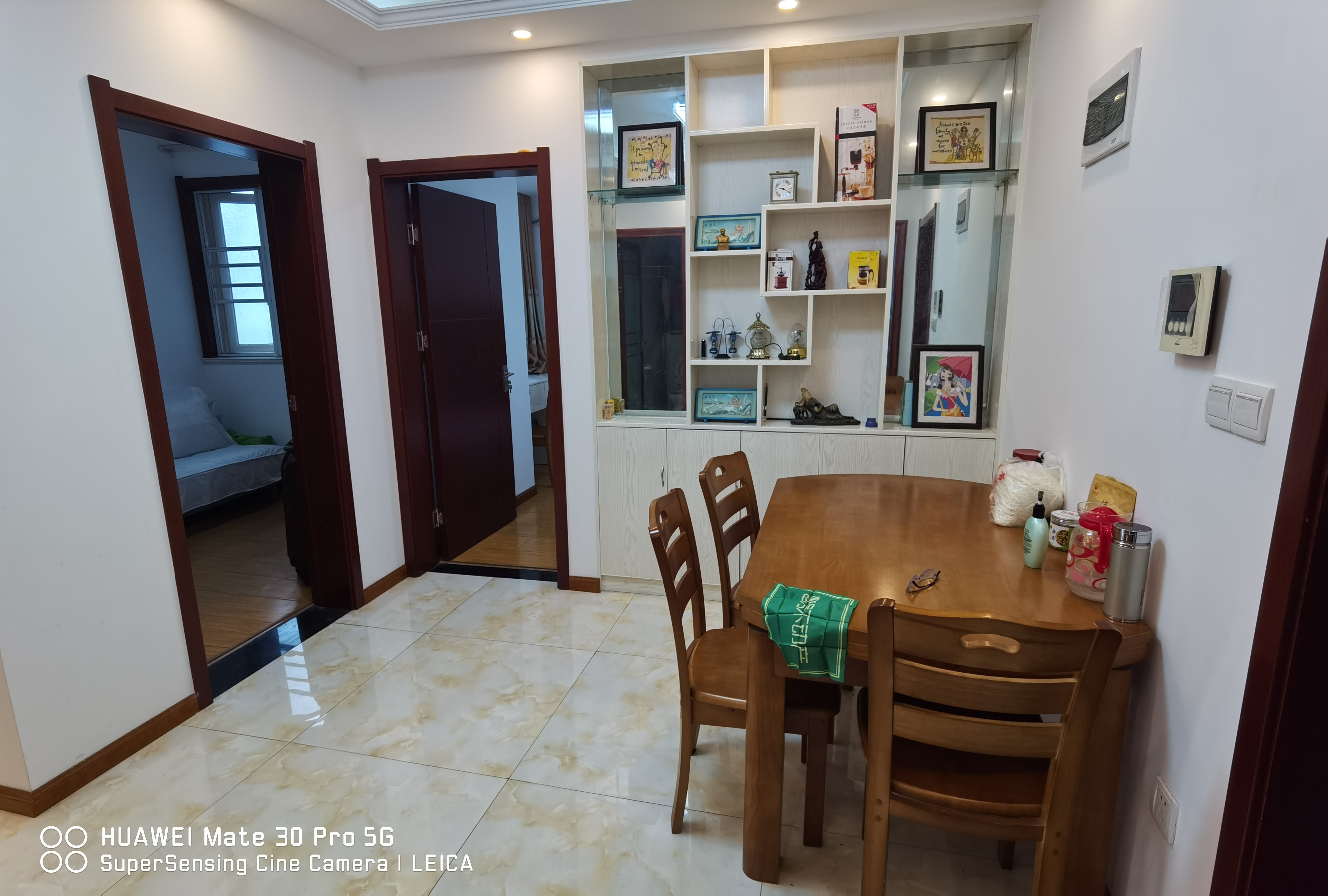 满庭春精装小三房中高楼层视野采光没得说诚心出售装修的材质都是很好的