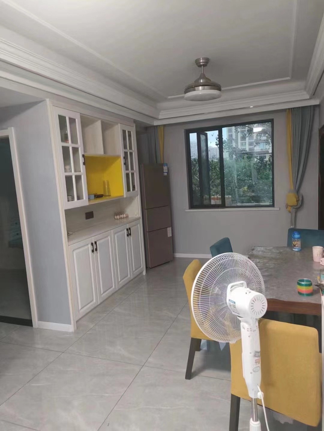 荣怀大三房出租装修新家电都齐全