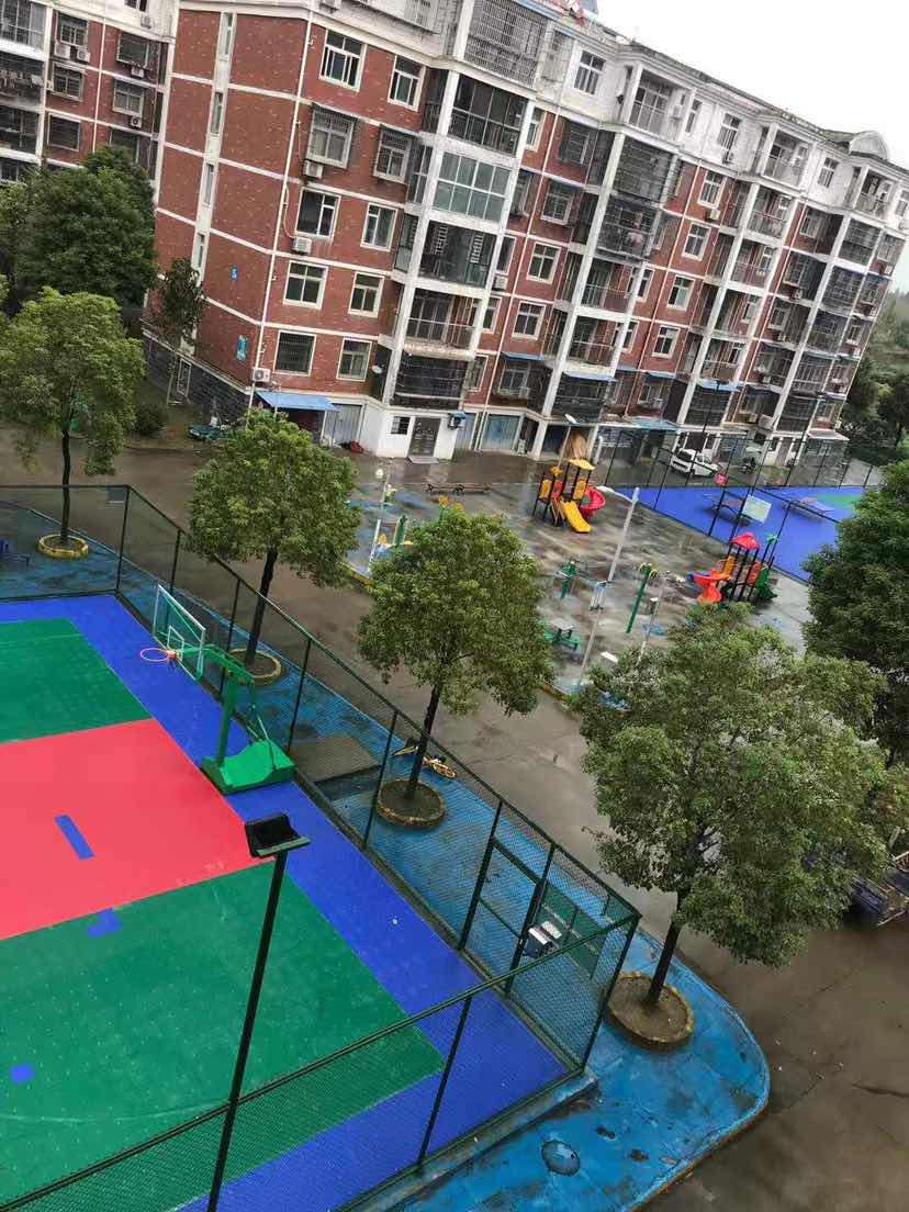 城南精装步梯4楼，看房方便，带地下室精装修