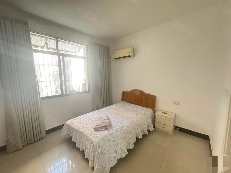 业主急卖，武商附近，步梯二楼，精装大两房成色新户型方正诚心出售拎包入住