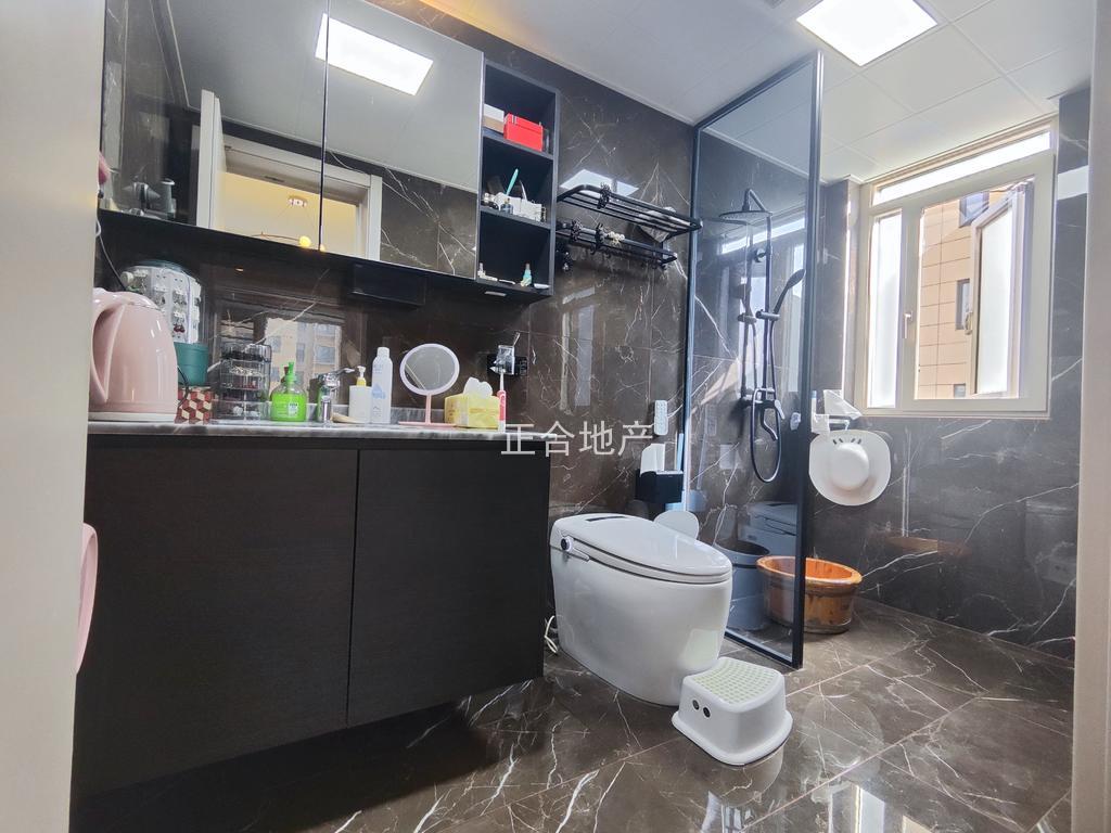 城南，森林‮际国‬城，​大‮层平‬，全屋‮装豪‬四‮两房‬卫，​全‮品屋‬牌，‮央中‬空调，暖气片​家私‬全送➕车位