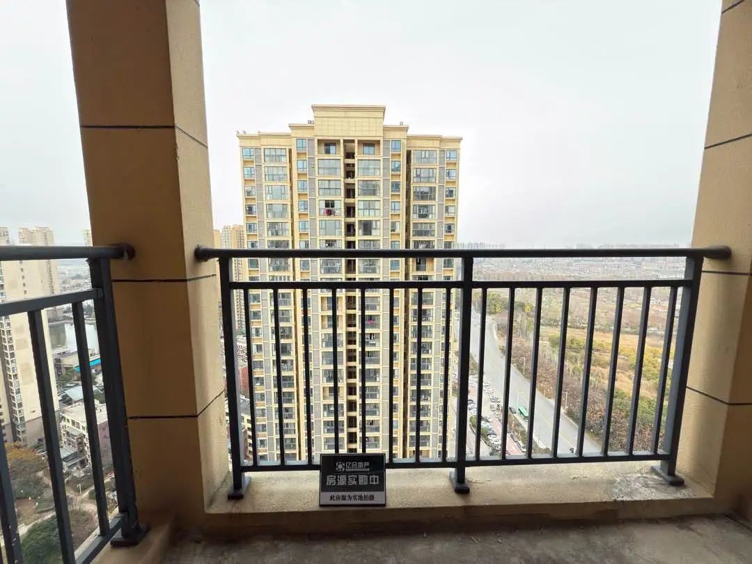 捡漏，城南，森林国际，单价4200，毛坯4房，4期，证满二