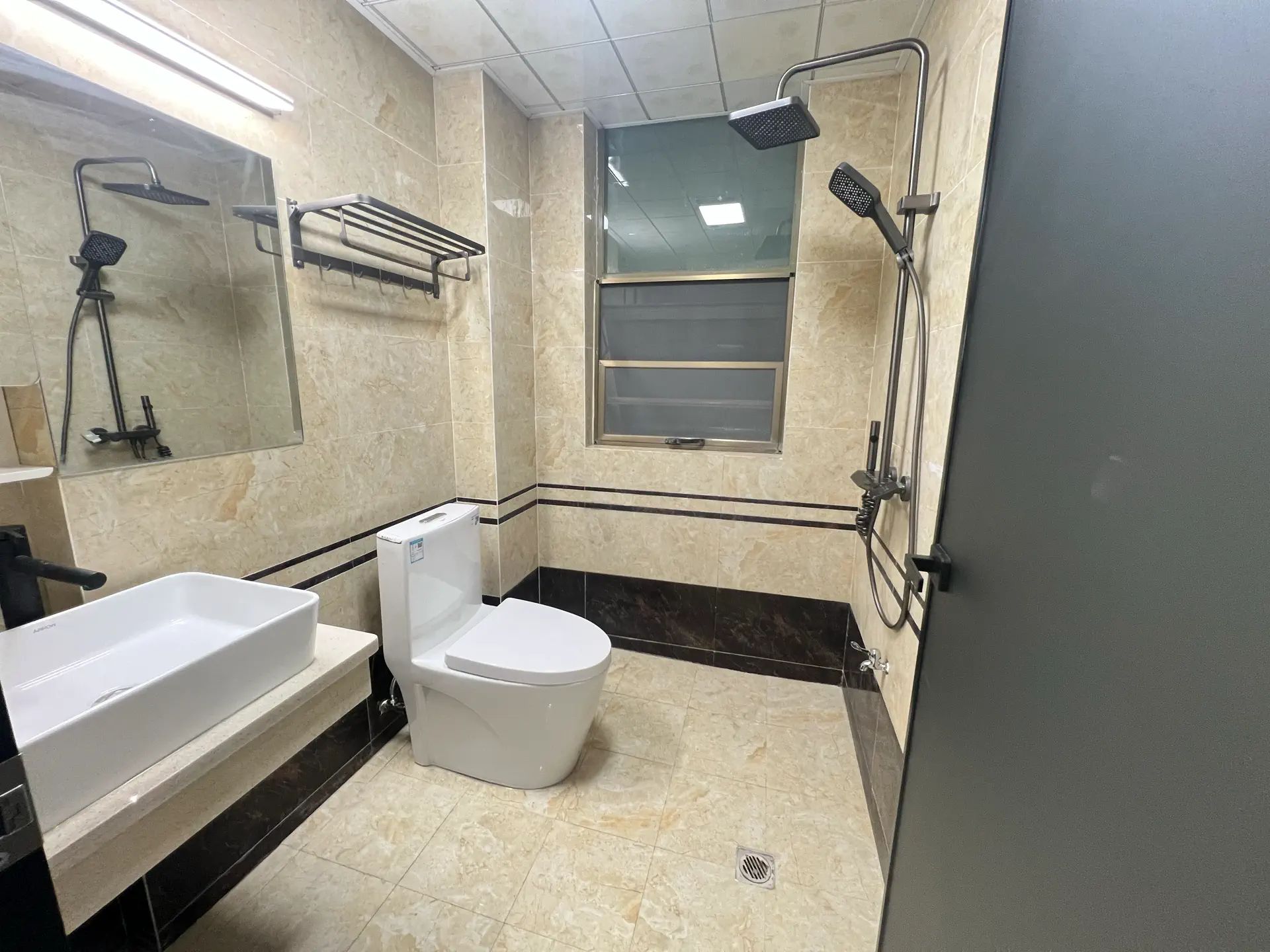 捡漏，城南，南国明珠，人车分流，精装三房，单价5200，满五，元泰三中