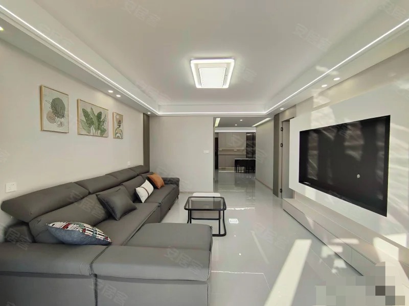 业主亏本出售，时代天骄 ，精装三房，单价4字头， 成色新，电梯好楼层，采光视野好