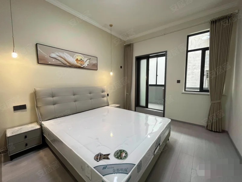 降价了，房东诚心出售，仙桃商城，楼下老三中，步梯三楼，全新装修三房两卫，户型采光好