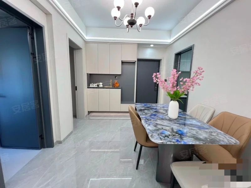 急售，城南，元泰未来城，全新精装三房两卫，书包房，好楼层