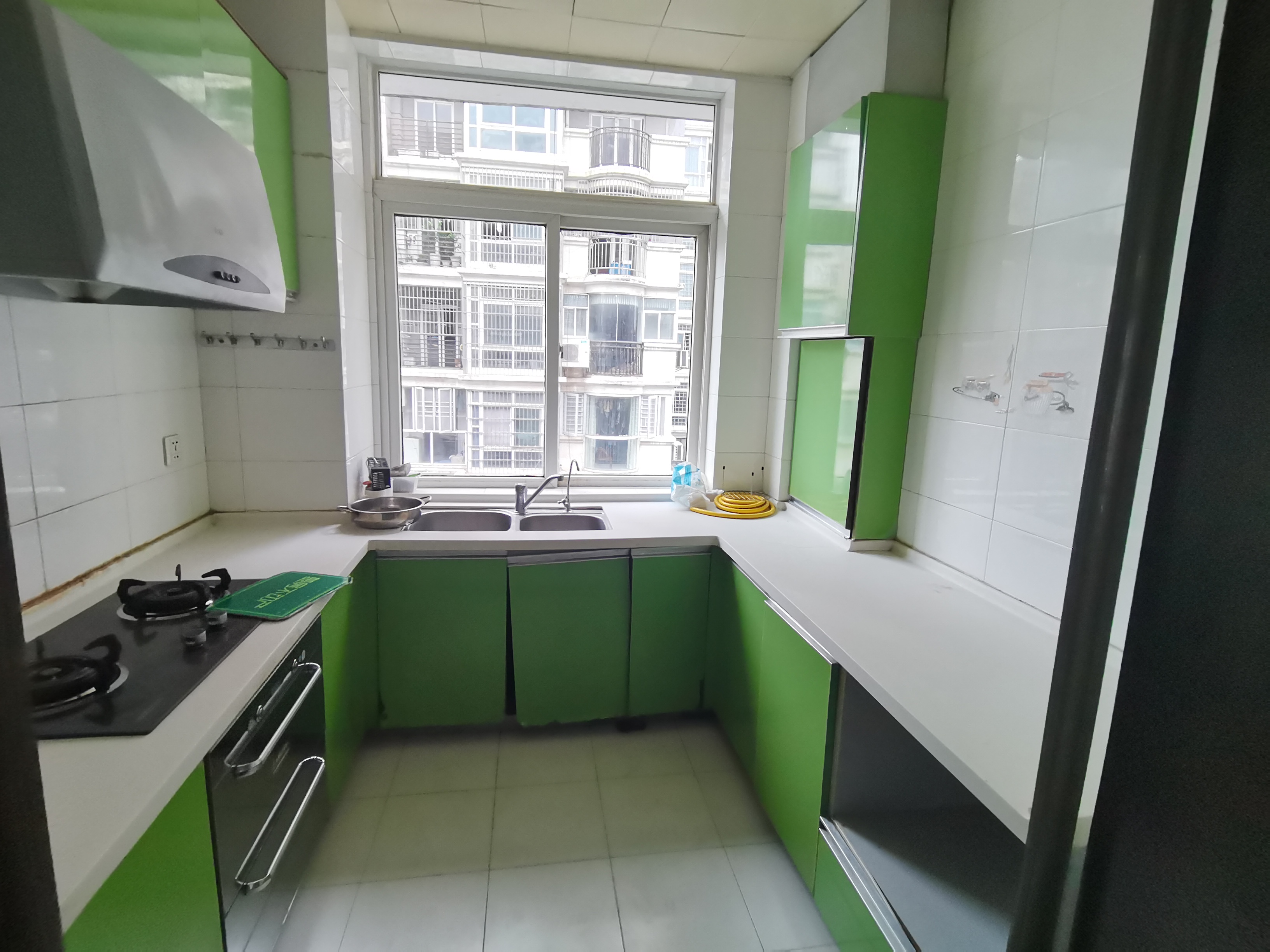 宏运名居精装三房中间楼层看房方便房东诚意出售