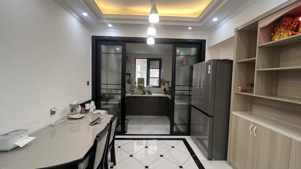 城南新三中旁，元泰精装三房两卫，业主急售，保养好，成色新，拎包入住，单价低至5400！！！手慢无！