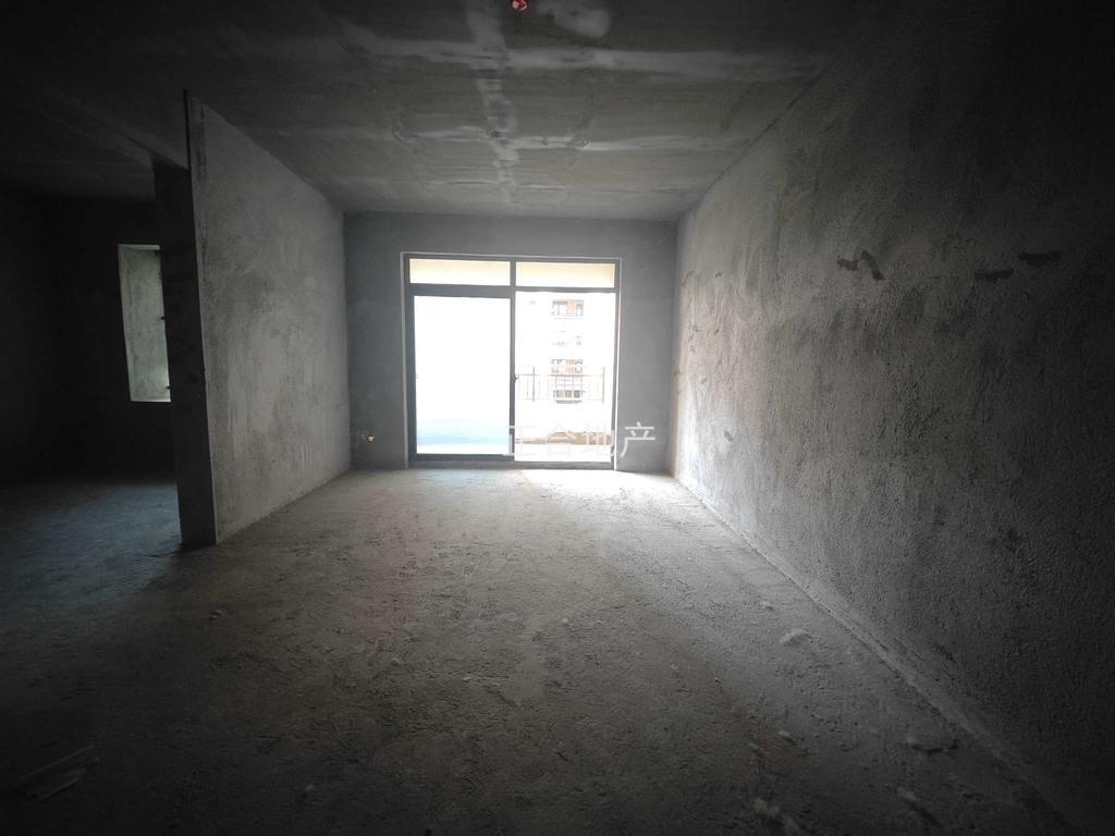 荣怀及第世家毛坯三房104平单价5字头