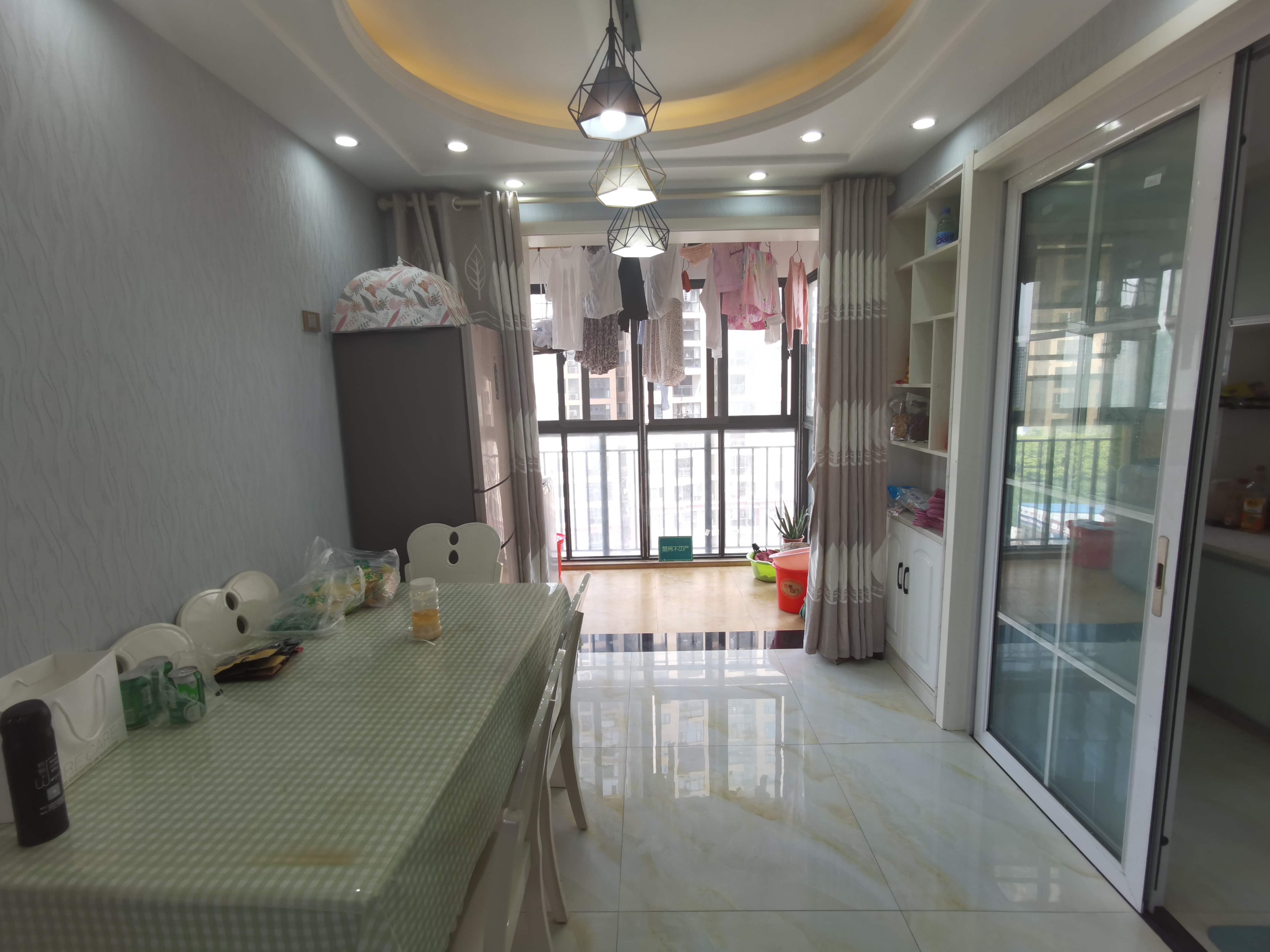 满庭春精装大三房，证满2年，业主诚心卖，价格可谈