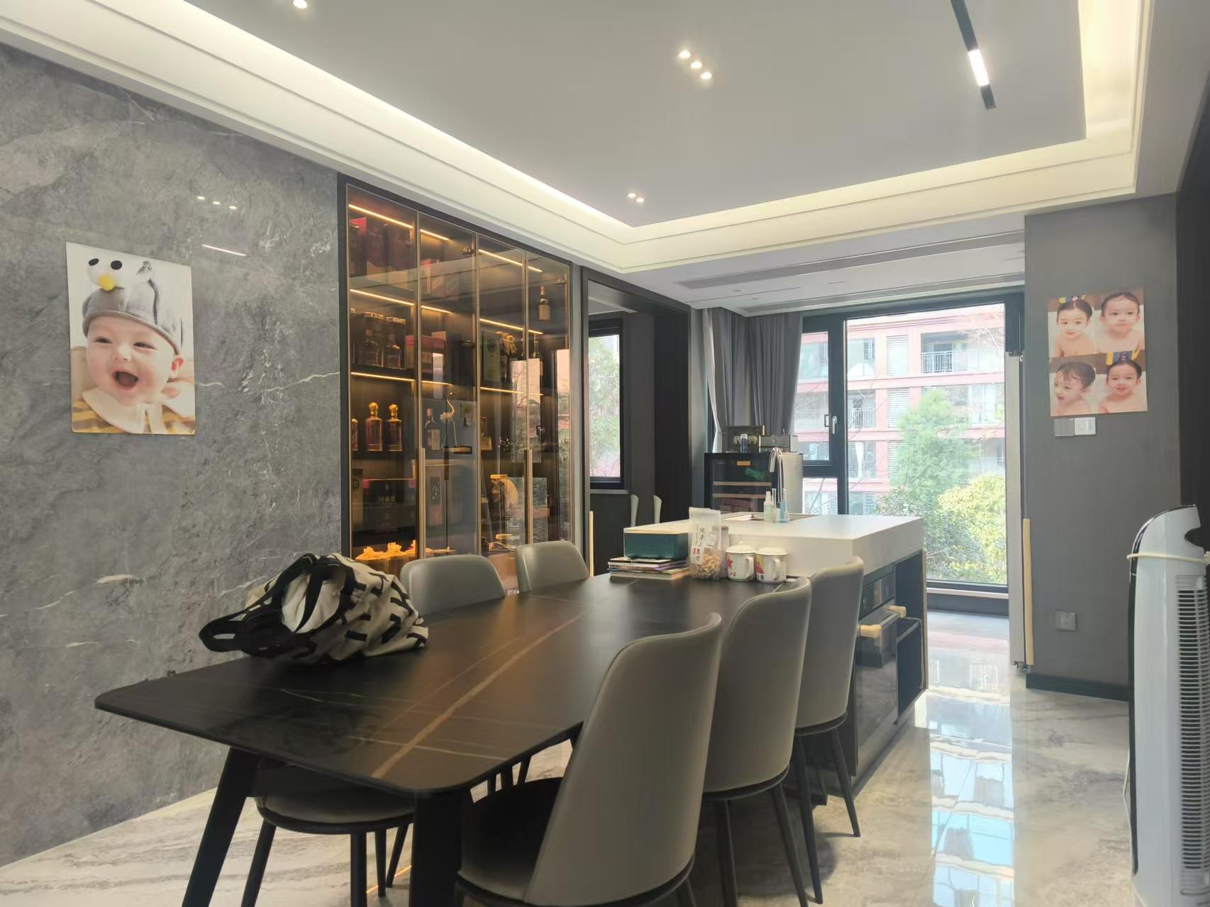 领秀城6室3厅大平层全新精装修，211平米难得的大平层洋房诚意出售！