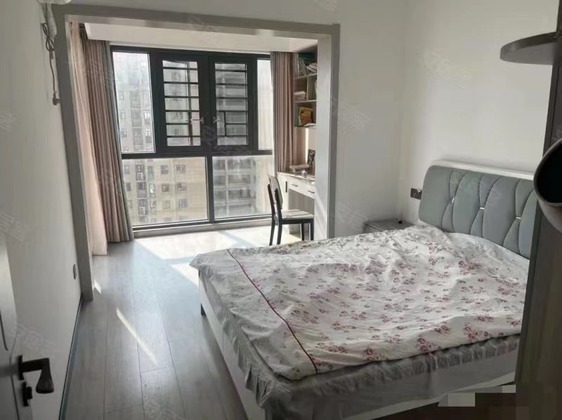 201，房东亏本急售，沔阳清华园，精装三房，23楼，九成新，好楼层，捡漏