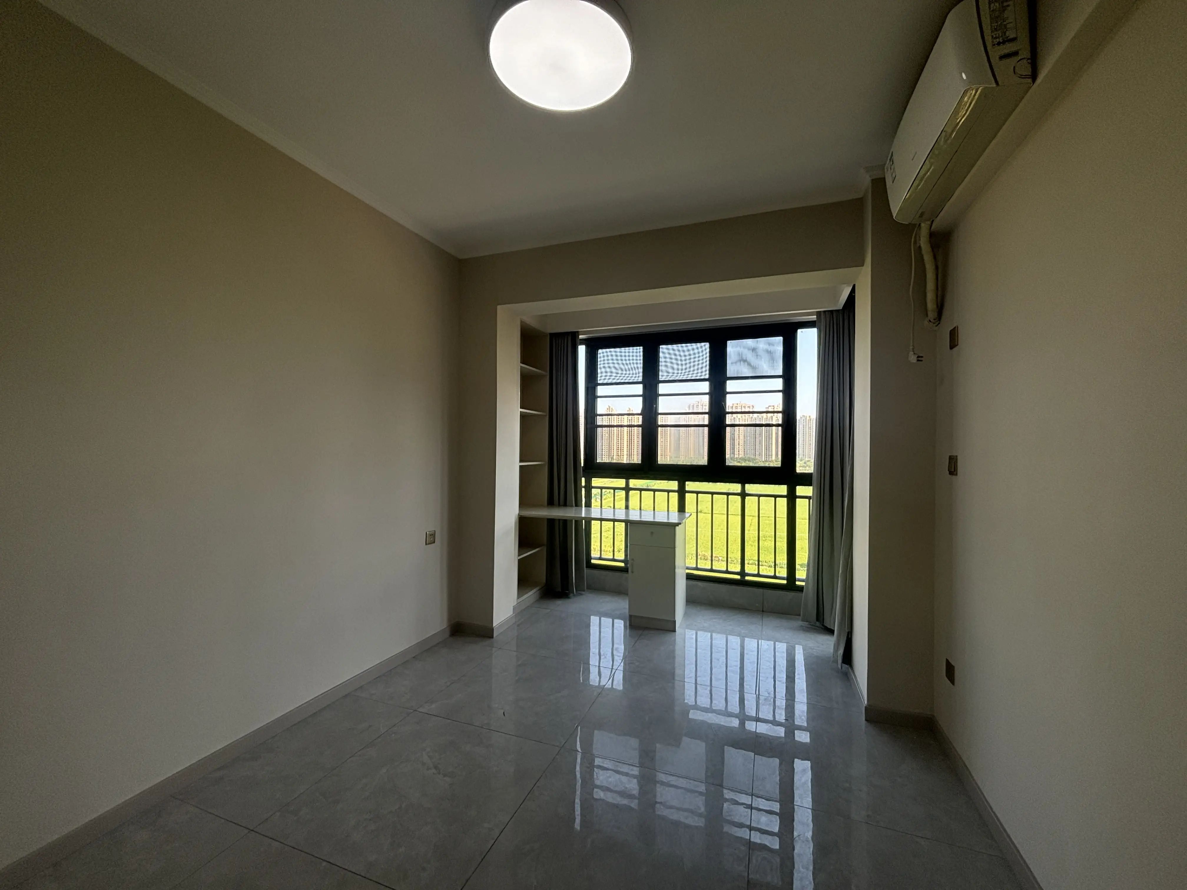 降价了，城南，荣怀C区，精装三房两卫，边户，好楼层，视野好，诚心出售