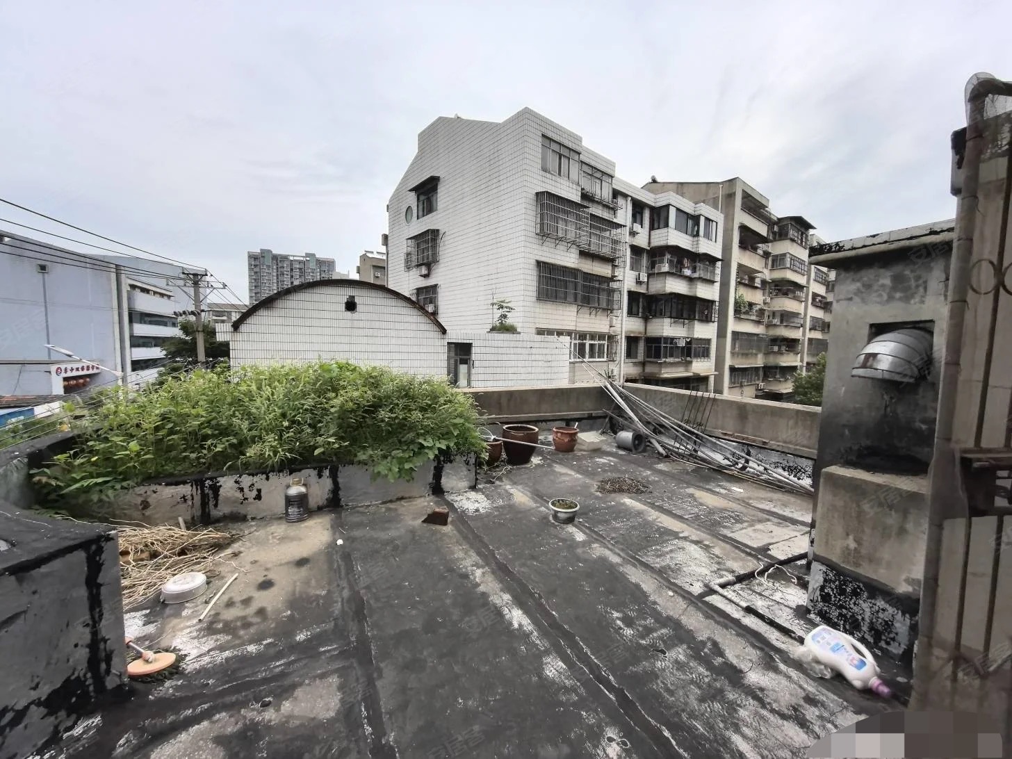 115，仙桃老二中附近步梯三楼122平送前后超大露台