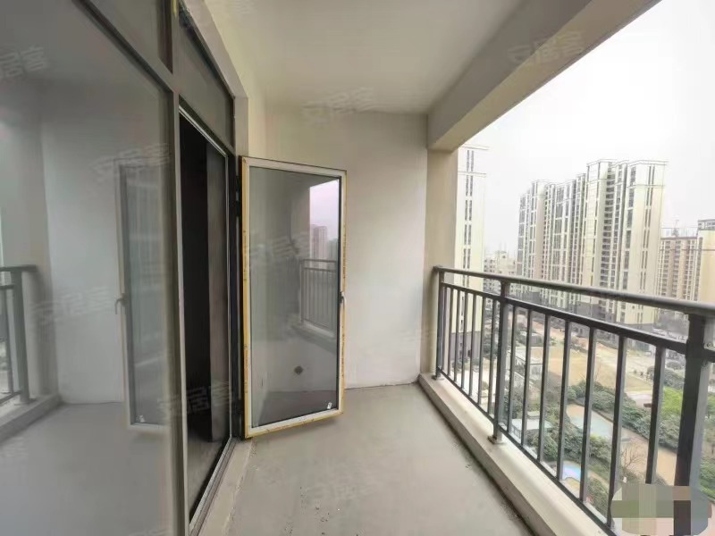 309？急售亏本出，蓝天新城，中间好楼层，毛坯3房，单价5000，证件满2，业主诚心出售，人车分流大小区