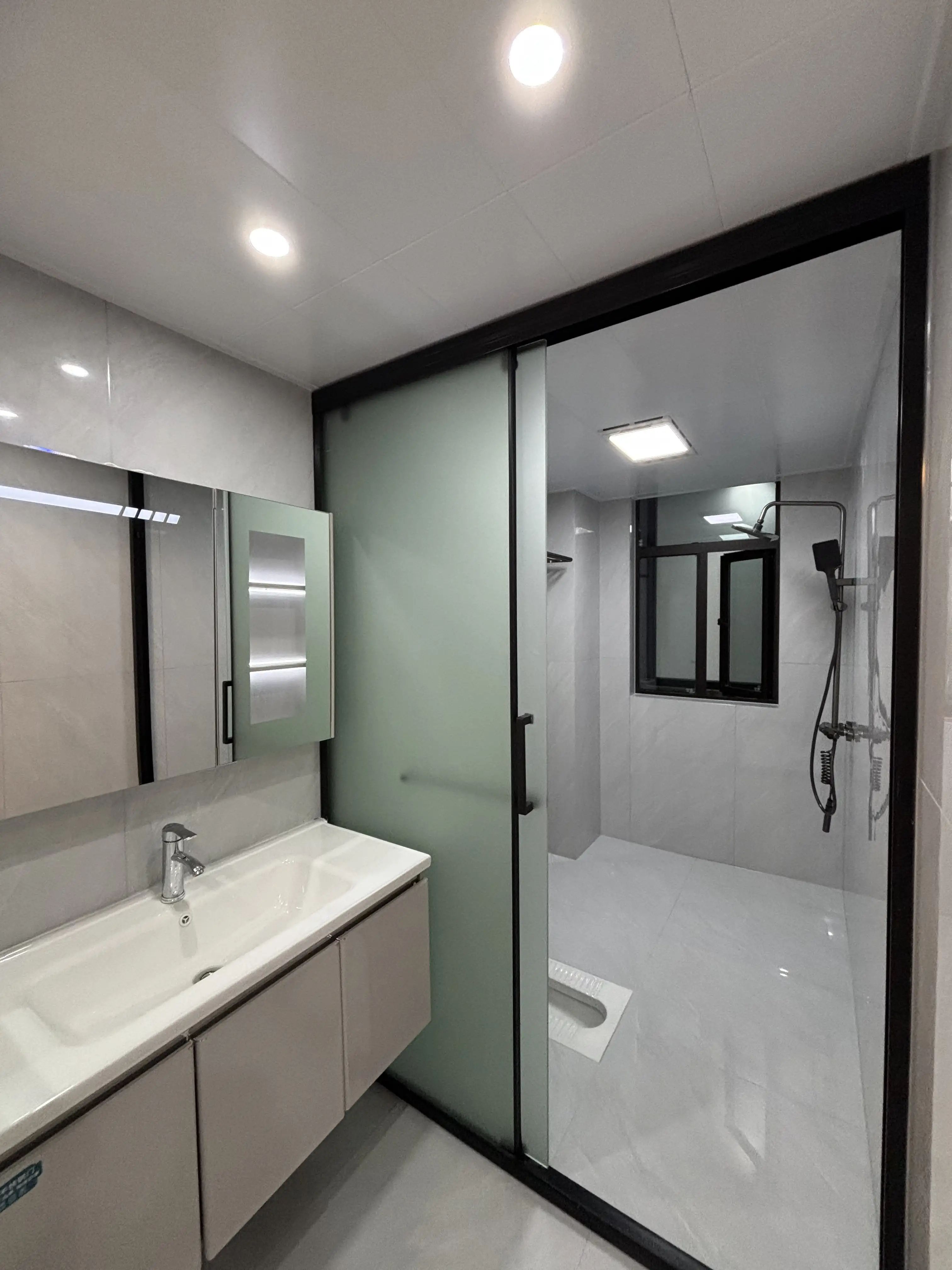 降价了，亏本出售，御湖世家，送车位，全新装修婚房，精装三房，好楼层