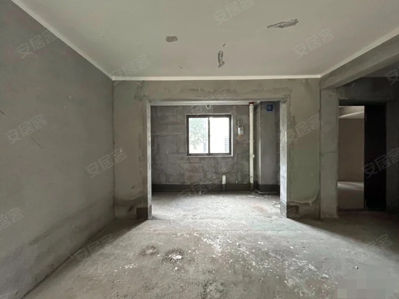 385，捡漏，吾悦广场，单价4435，比补贴完1000都划算，边户，总价58万，包满二，急售