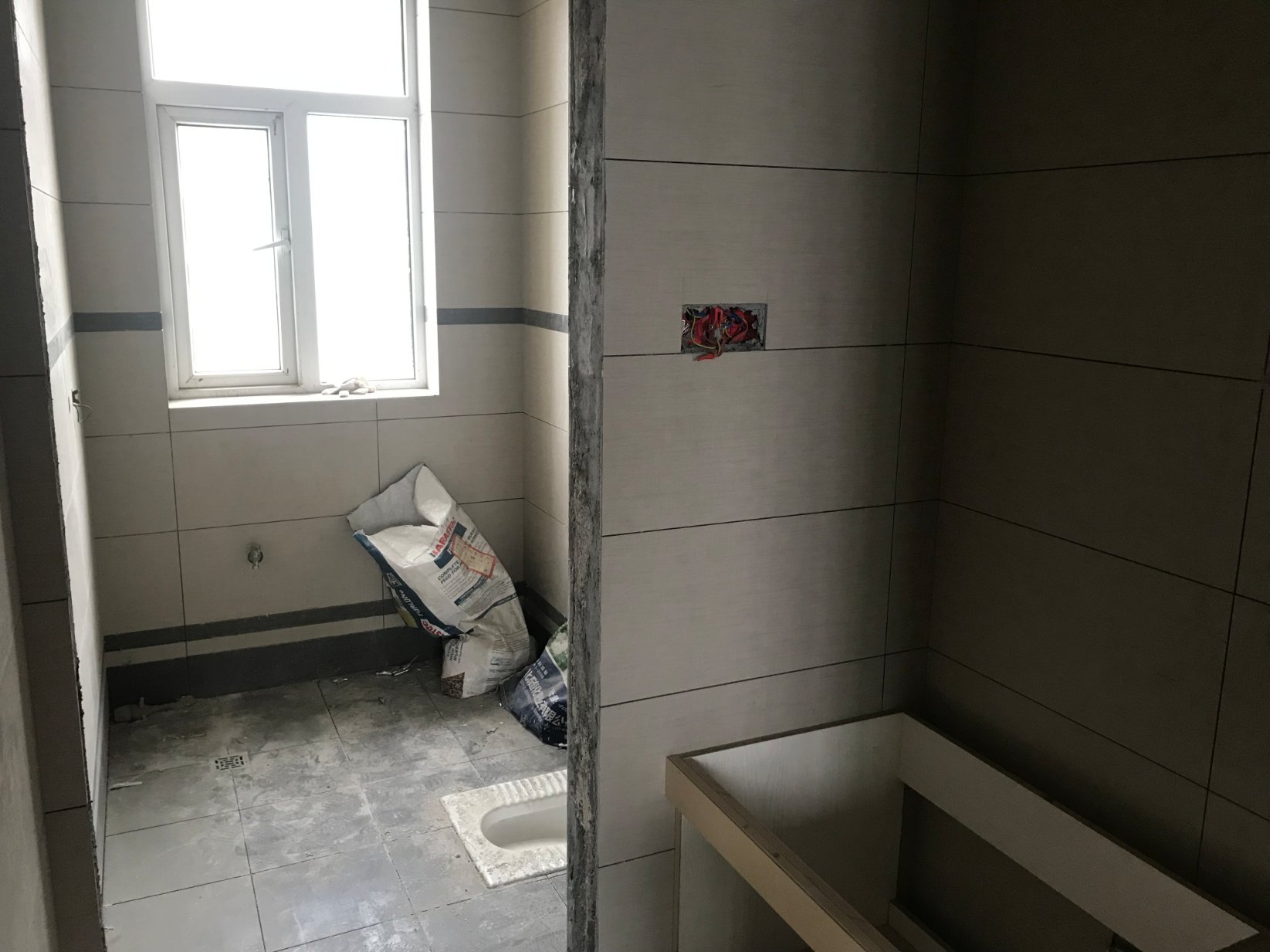 和合国际办装修三房，南北通透，中间好楼层