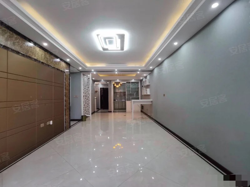 城南，​新‮电，街‬梯好楼层16楼，精装大三房，单价5200+，证满二