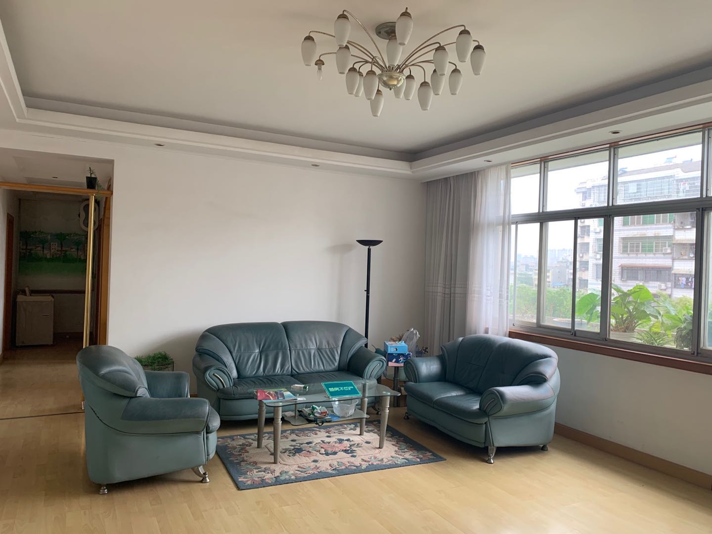 仙桃日报实验2小出门大洪校区步梯三楼带地下室30平方可以住人