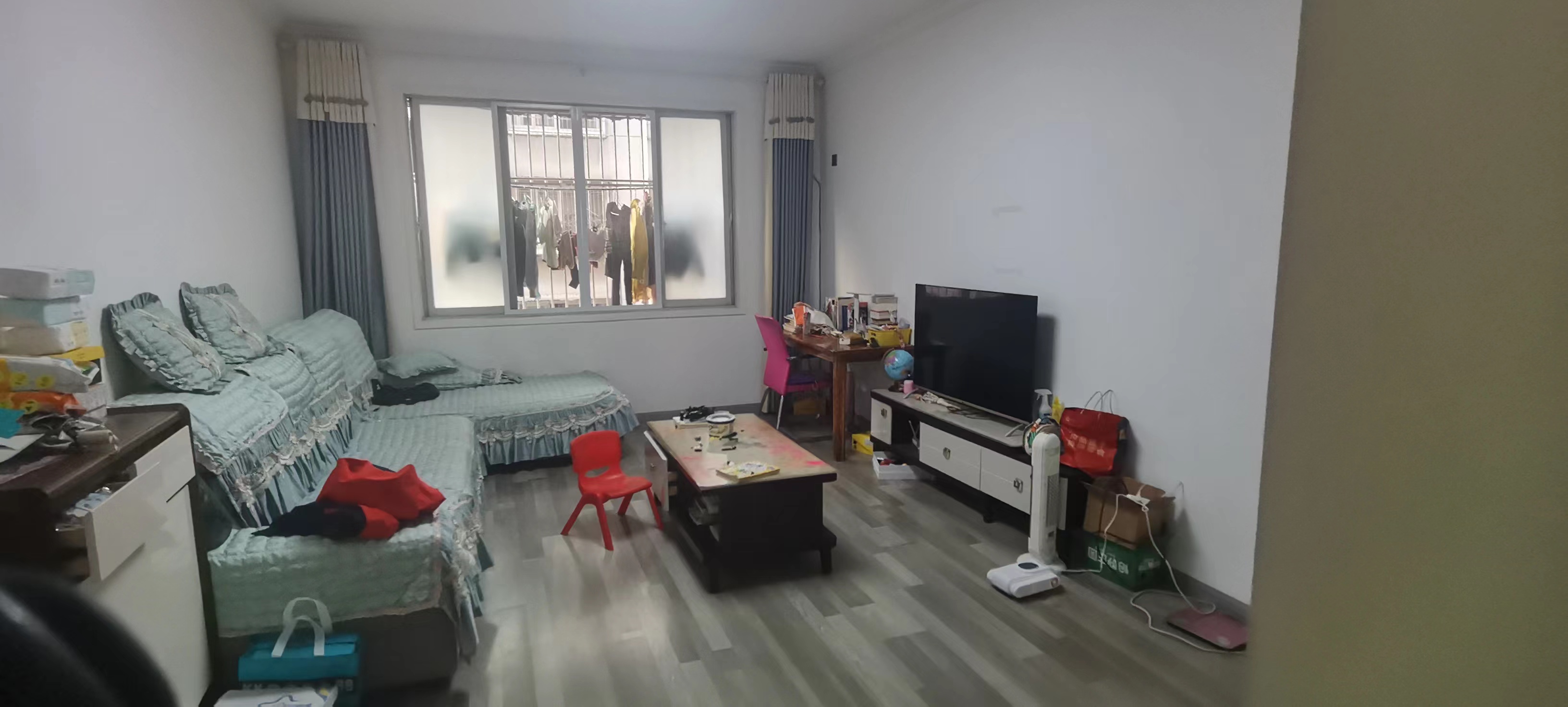 春江花园.精装三房.小区有出场好停车.房子成色新