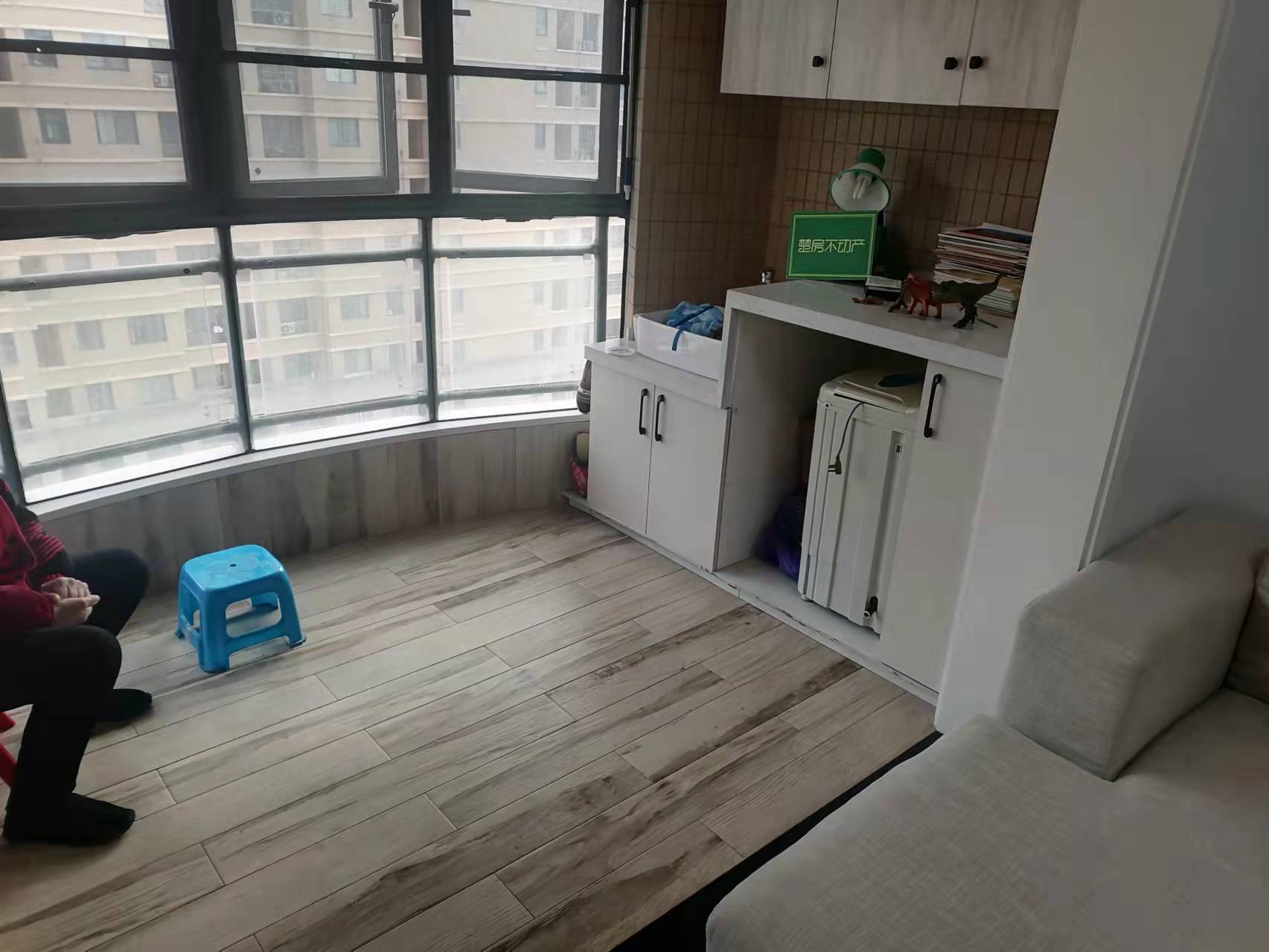 公园世家精装小三房中间楼层满二