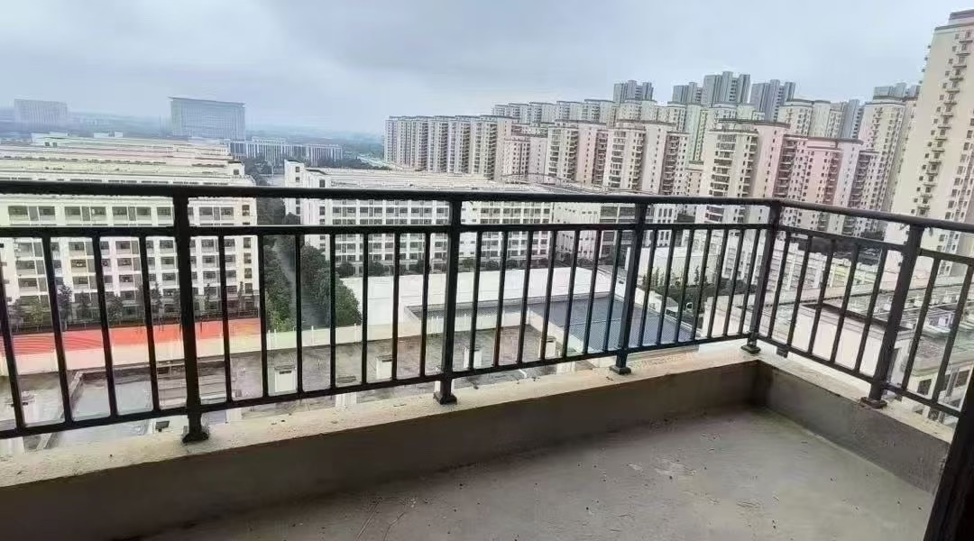 急卖，城南，荣怀，​电梯‮高小‬层，毛坯3房2卫，双阳‮边台‬户，单价5200