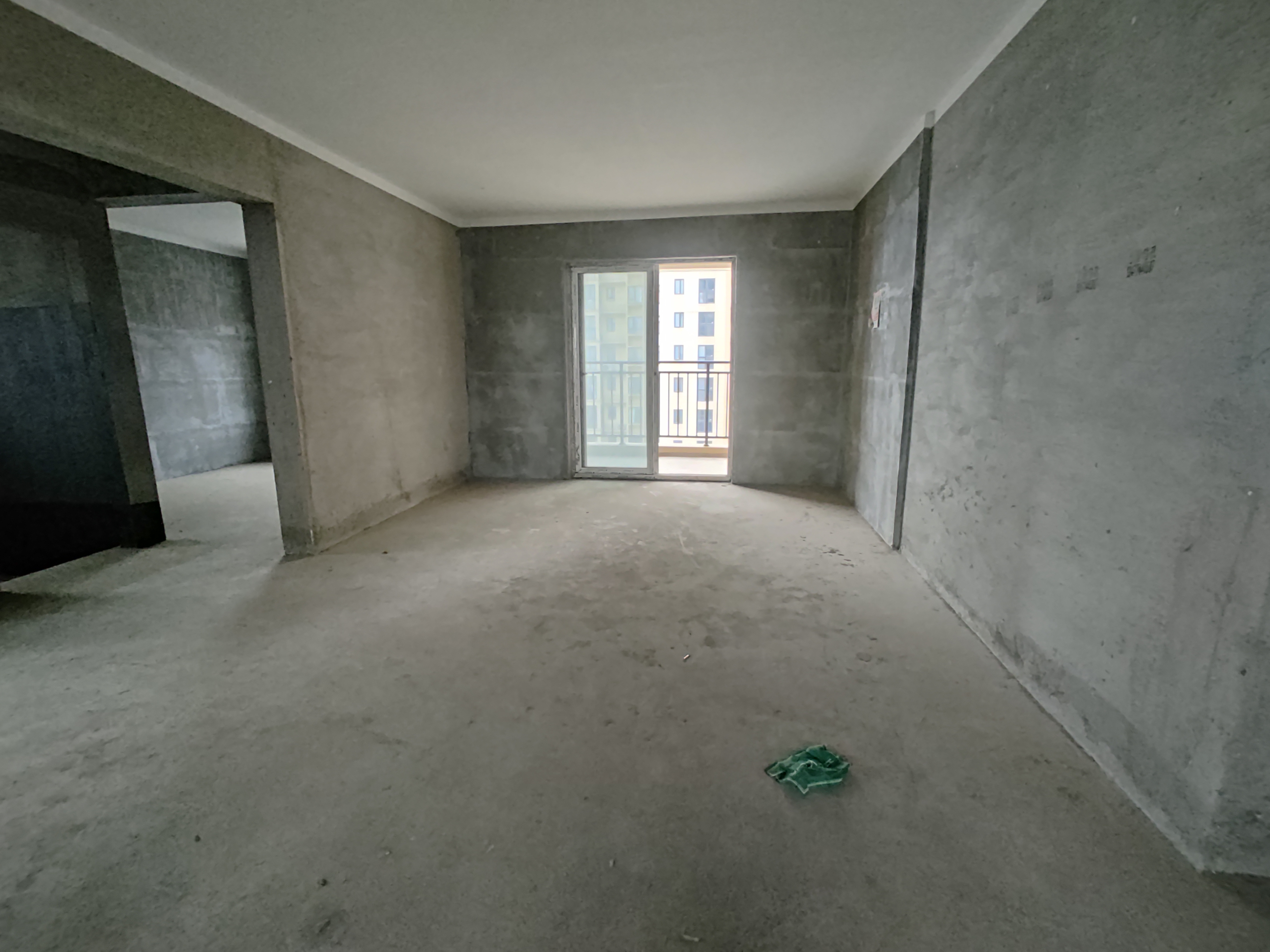 森林国际毛坯大四房.南北通透双阳台.看房方便