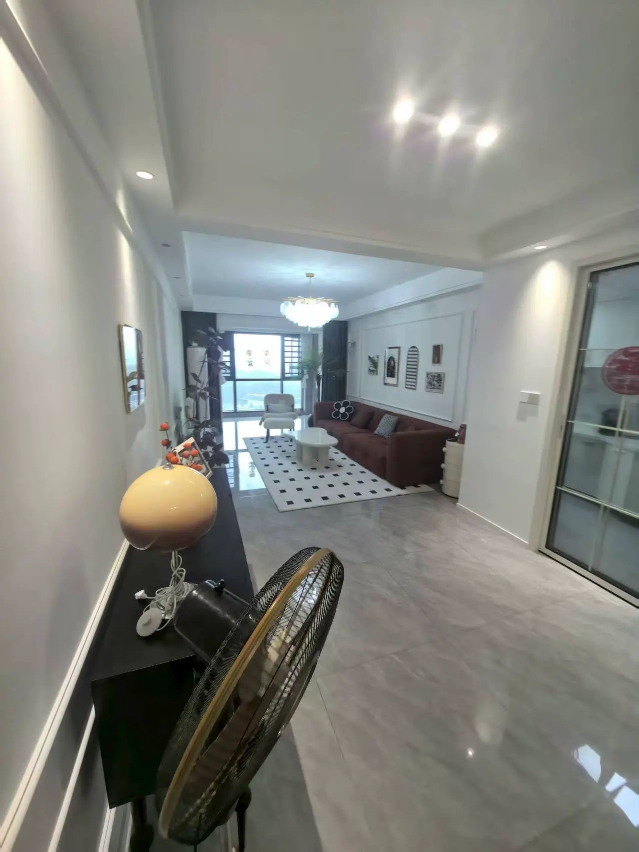 降价了，城南，南国明珠，9.9成新，精装三房两卫，家具家电全送，证满二