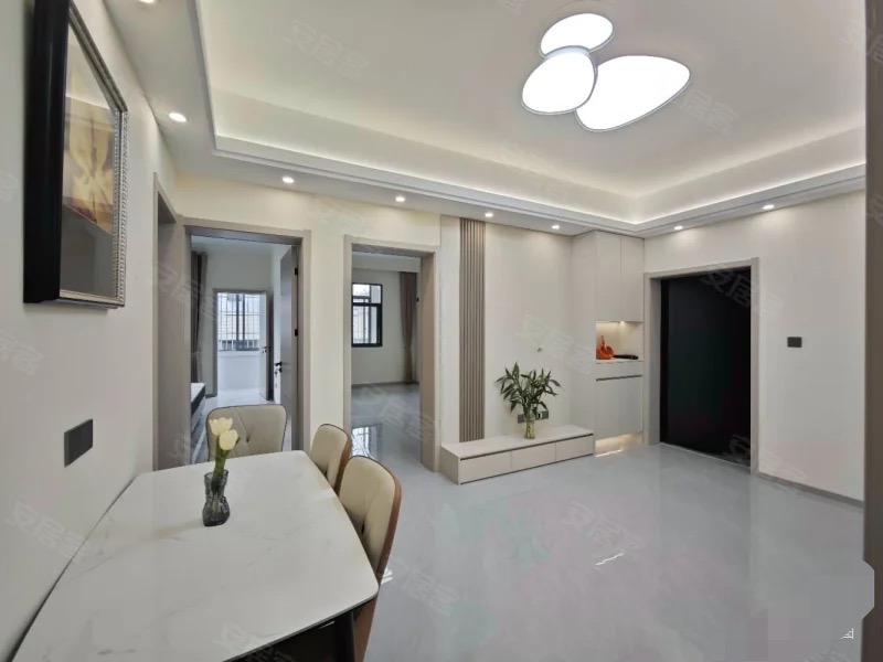 武商，商城附近，精装三房，楼下还送一套全新精装地下室，老人可以住，老证