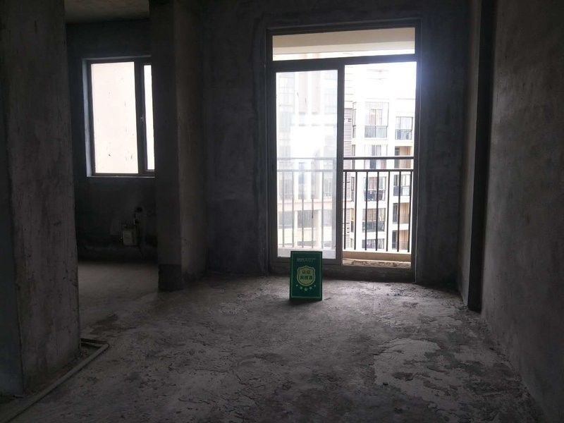 南国明珠  毛坯大户型  南北通透  楼层好  户型完美  好装修