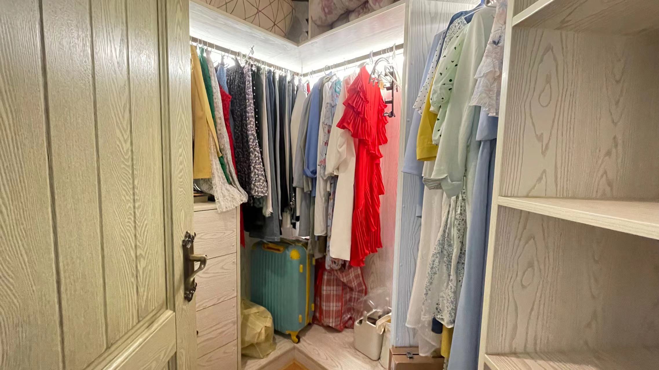 绿地华庭傲城.全屋品牌定制.三房两卫带衣帽间.证件满二.看房方便