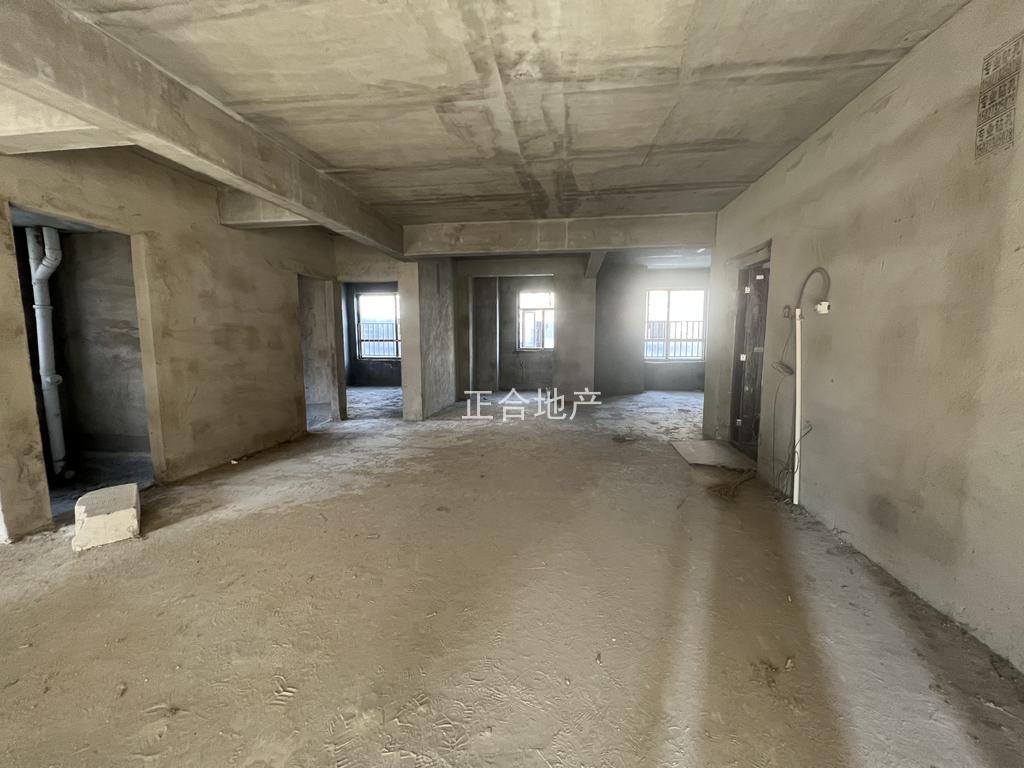 降价了，亏本出售，城南，沔阳公馆，毛坯三房，单价4500，带大平台，采光好，证满二，