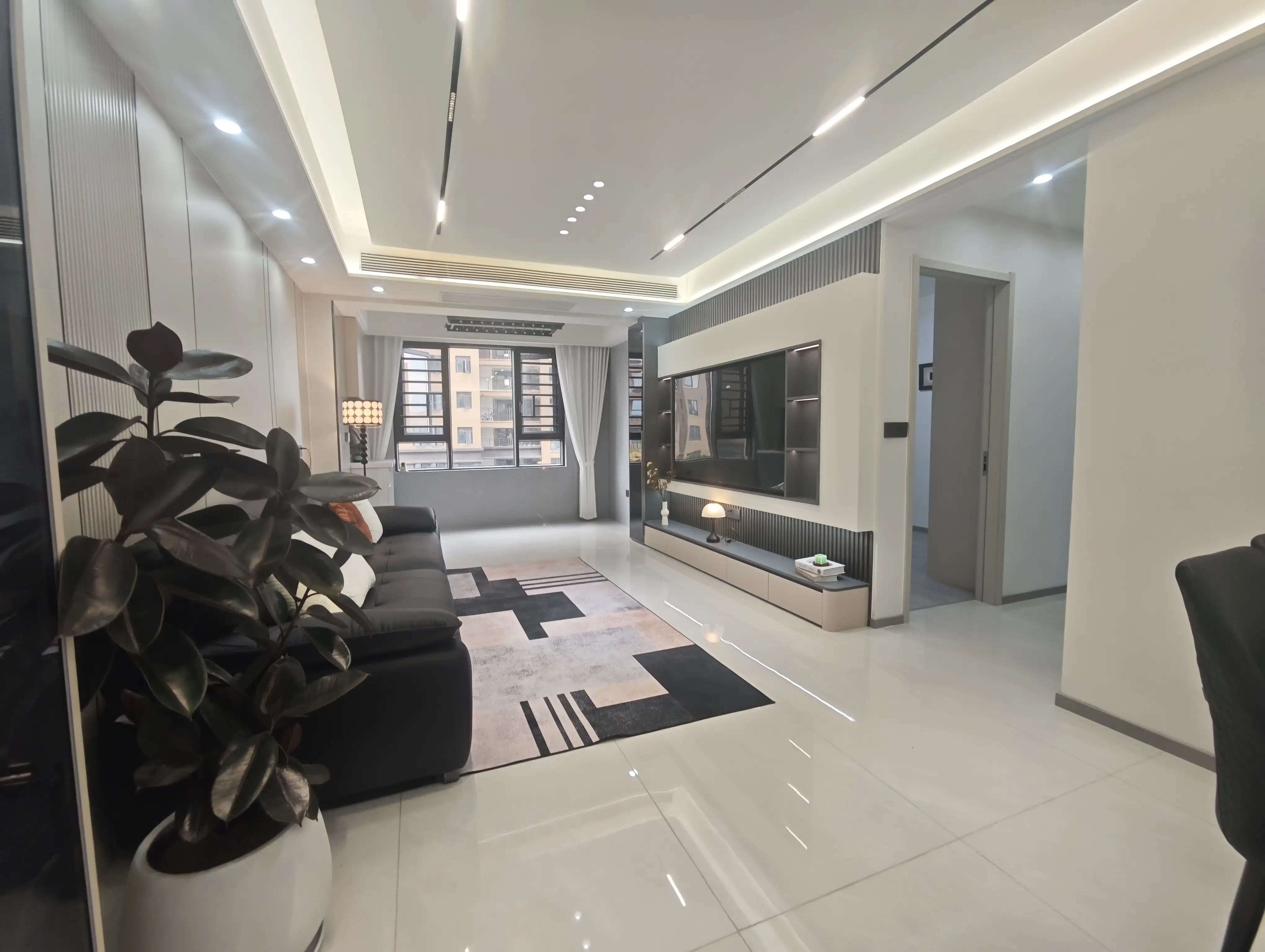 城南，沔阳天泽园，精装三房两卫，全新装修，证满二，诚心出售