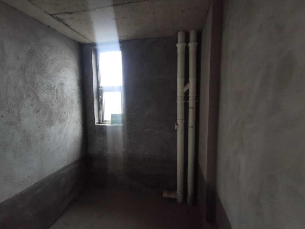 三合鑫城三合鑫城毛坯大四房商城附近中间楼层房东诚意出售