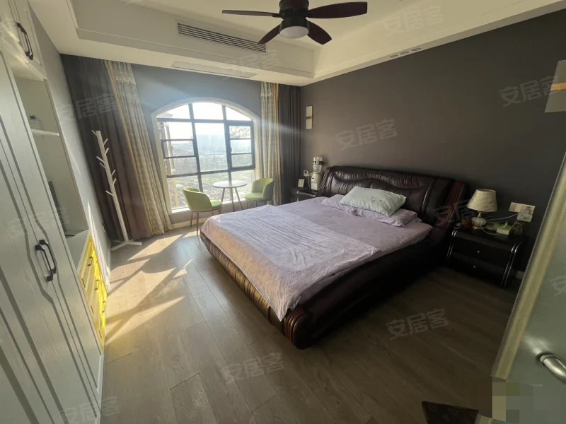 200，绿地香格里拉，电梯小高层，单价5000，边户，精装大三房，，16楼，九成新，老证