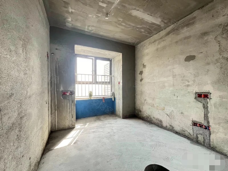 357，业主亏本急售。职院对面，沔阳天泽园，好楼层，单价4600，半装修，水电已走阳台已封，证满二