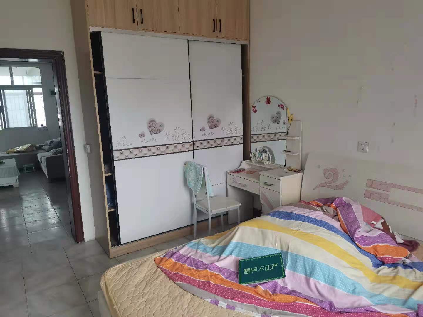 沔阳 旁边的教工宿舍楼，106平三房前后有两个阳台楼层好，标准的 房！