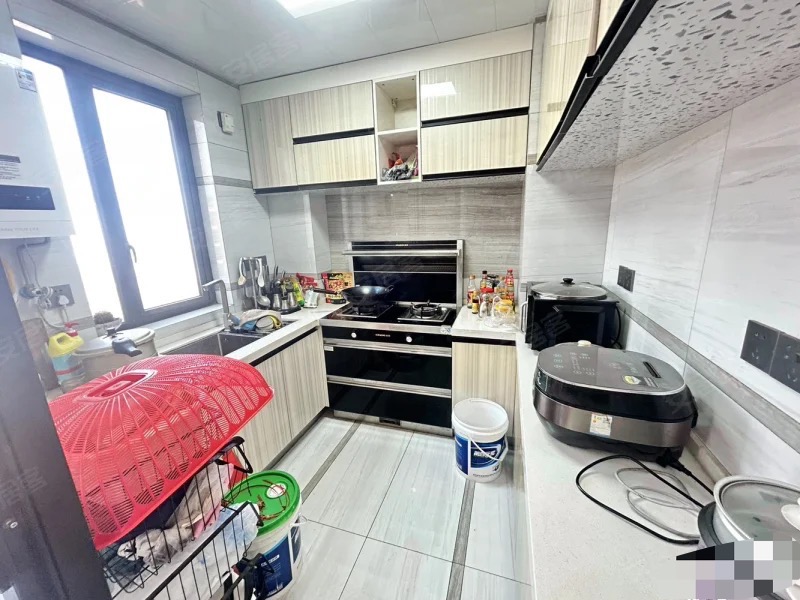 城南，森林国际城，精装大三房两卫，好楼层，成色新，南北双阳台，拎包入住