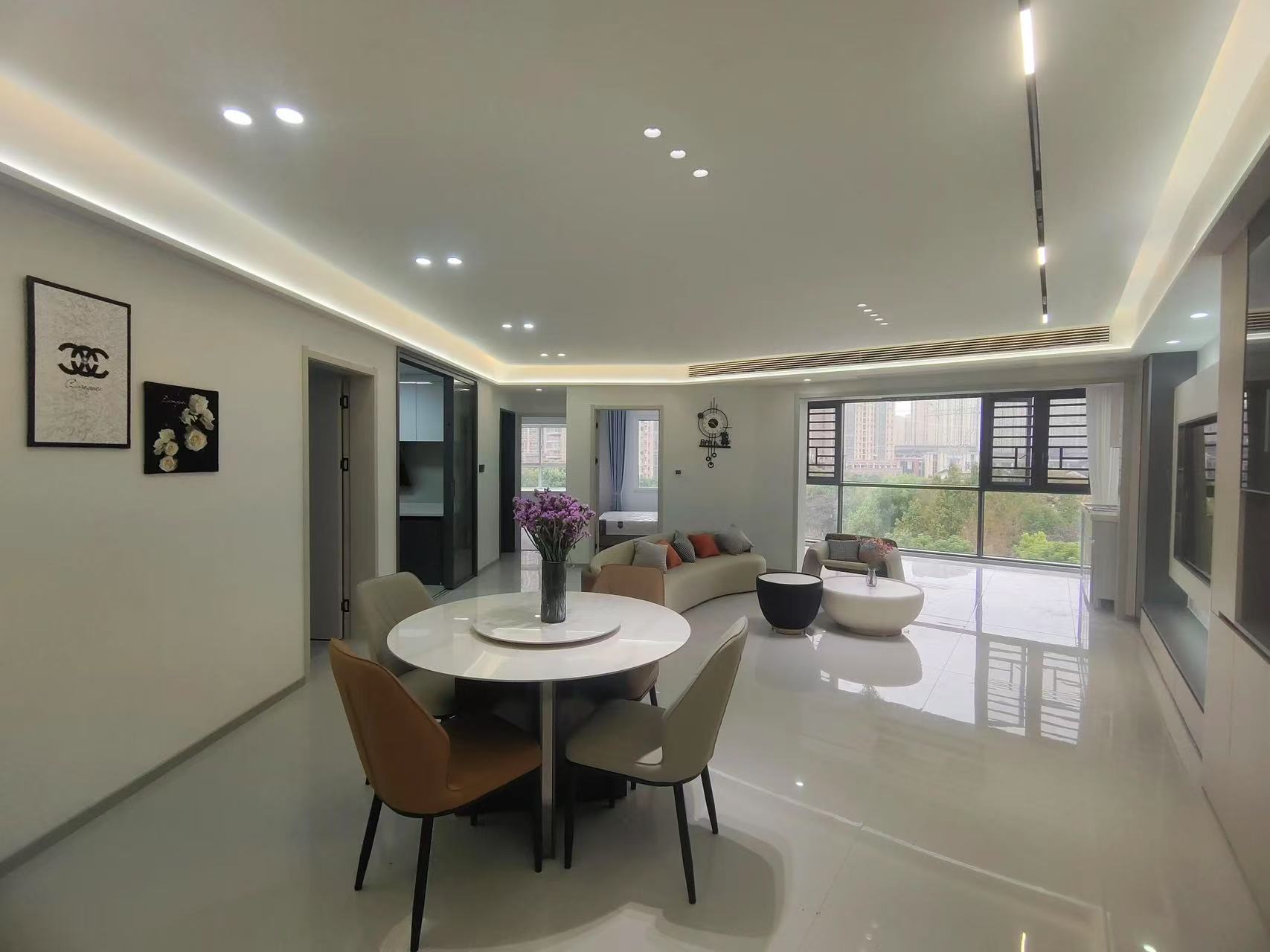 城南，城市丽景湖景房，电梯好楼层，单价5200，全新精装三房二卫，证满二