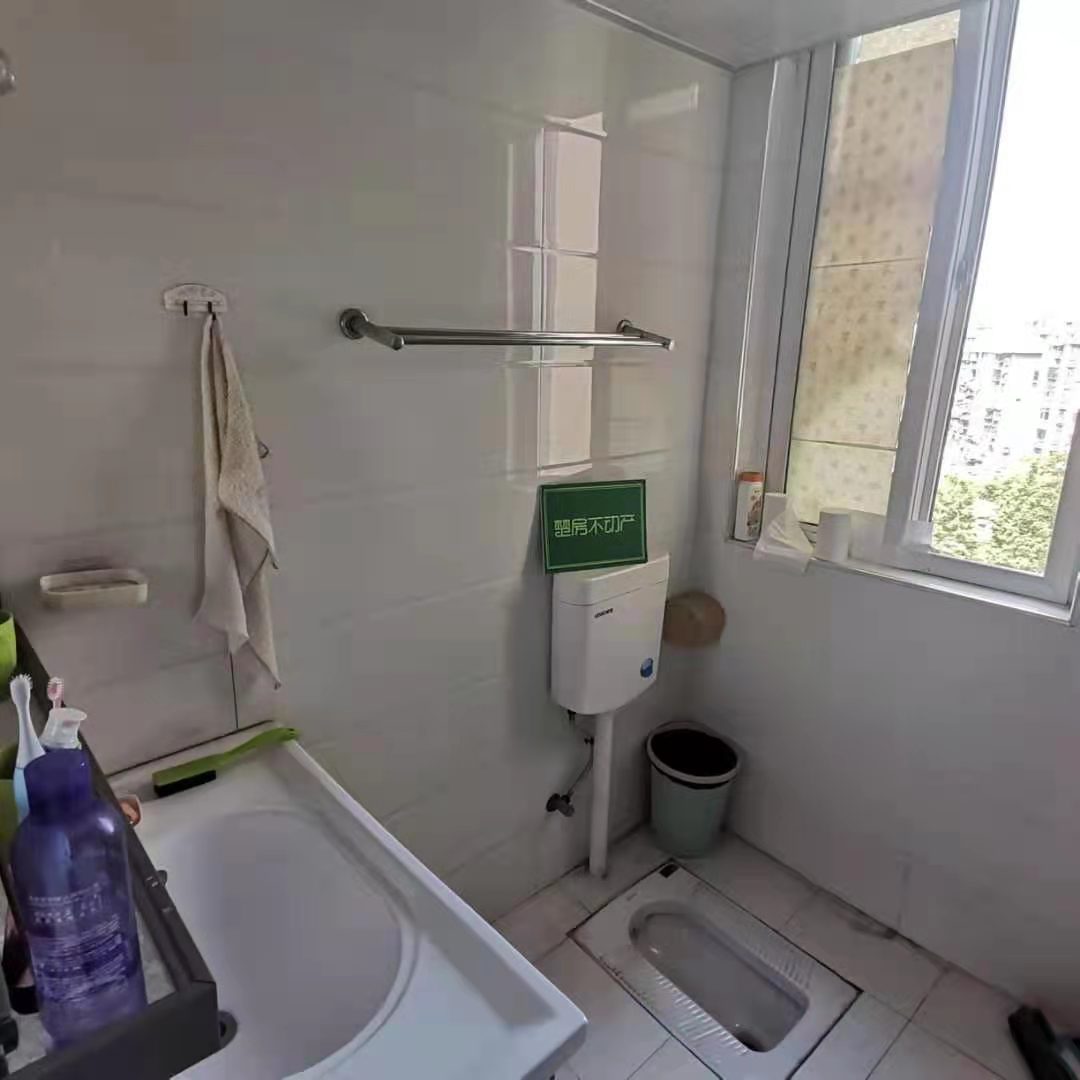 圣淘沙国际花园三房两厅两卫小区环境优美证满二诚意出售！