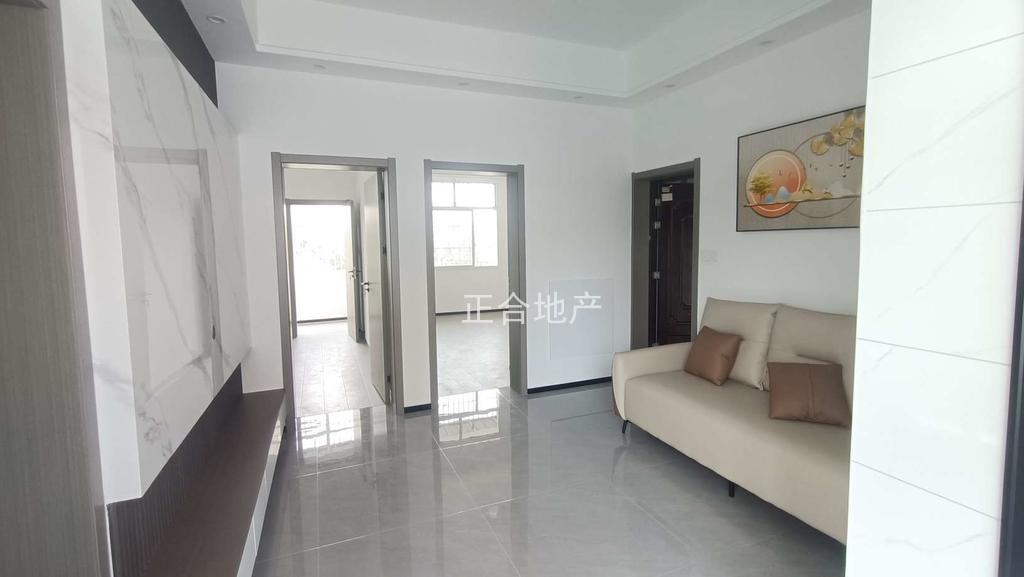 商城附近，仙源酒店旁，步梯中层，有证，全新装修，精装三房，南北通透