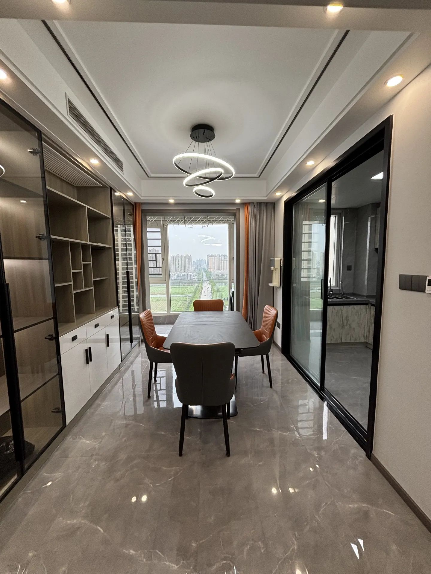 城南，荣怀，精装两房，小高层，中间好楼层，证满二