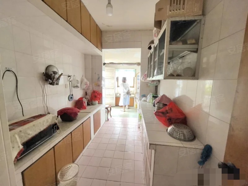 115，仙桃老二中附近步梯三楼122平送前后超大露台